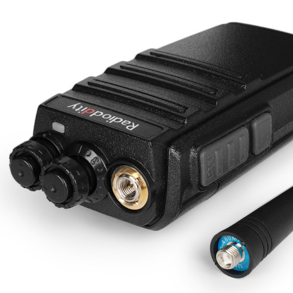 UHF 400-470MHz VOX Long Range Two Way Radio with USB Charger - Image 3