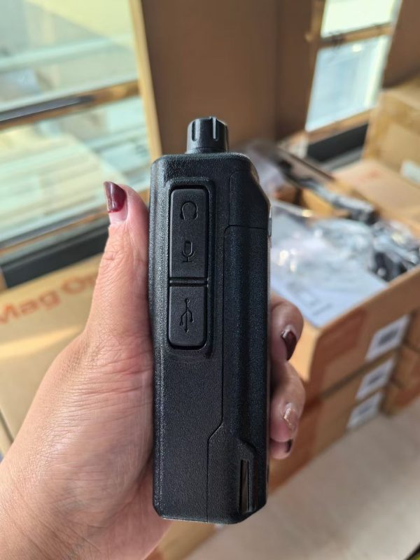 Motorola Mag One M51I Digital Professional DMR Portable Radio - Image 3